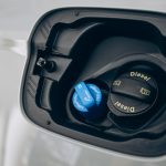 Andar na reserva de combustível danifica o automóvel?