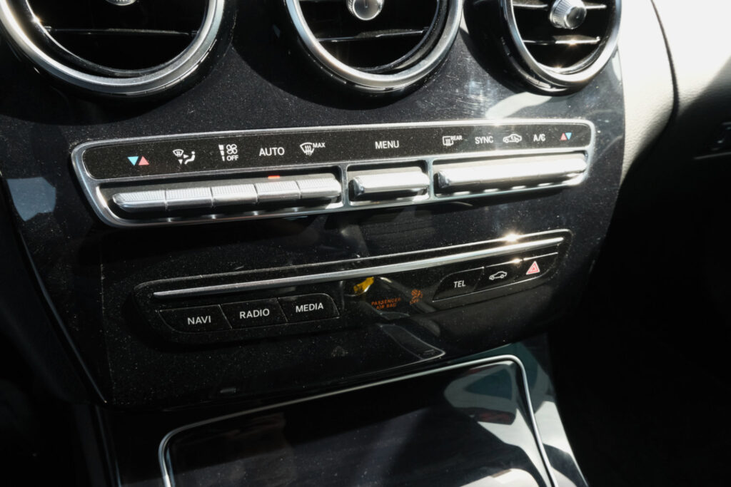 Mercedes-Benz C200 d 1.6D Cabrio AMG Line