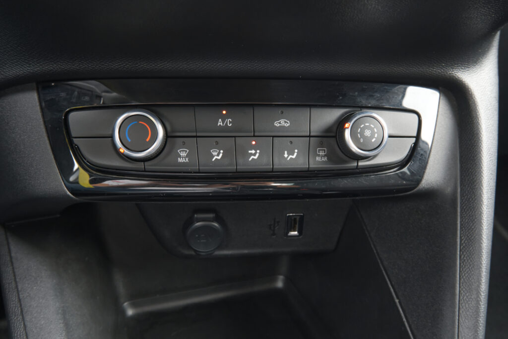 Opel Corsa 1.2 Business S/S