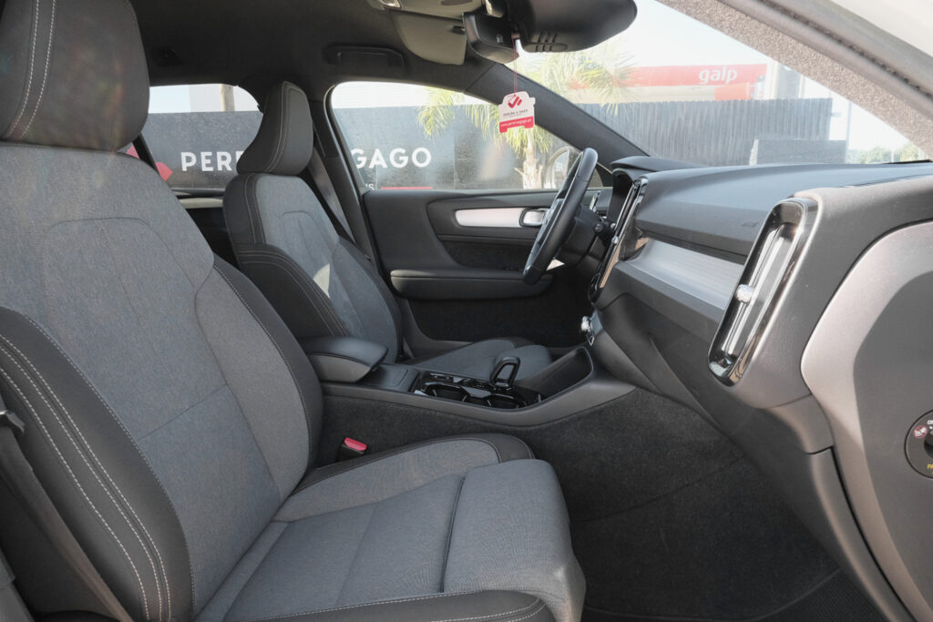 Volvo XC40 1.5 T2 Plus Dark Auto