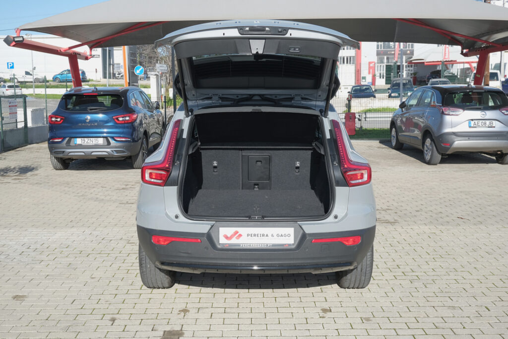 Volvo XC40 1.5 T2 Plus Dark Auto