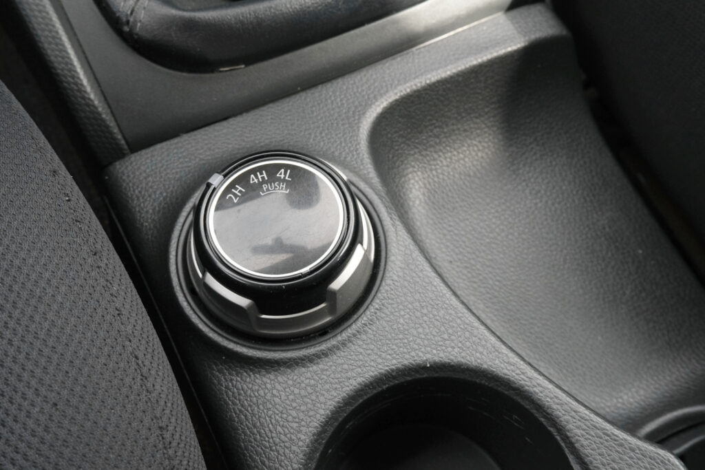 Mitsubishi L200 4WD 2.4 DI-D CD Invite 5 Lugares