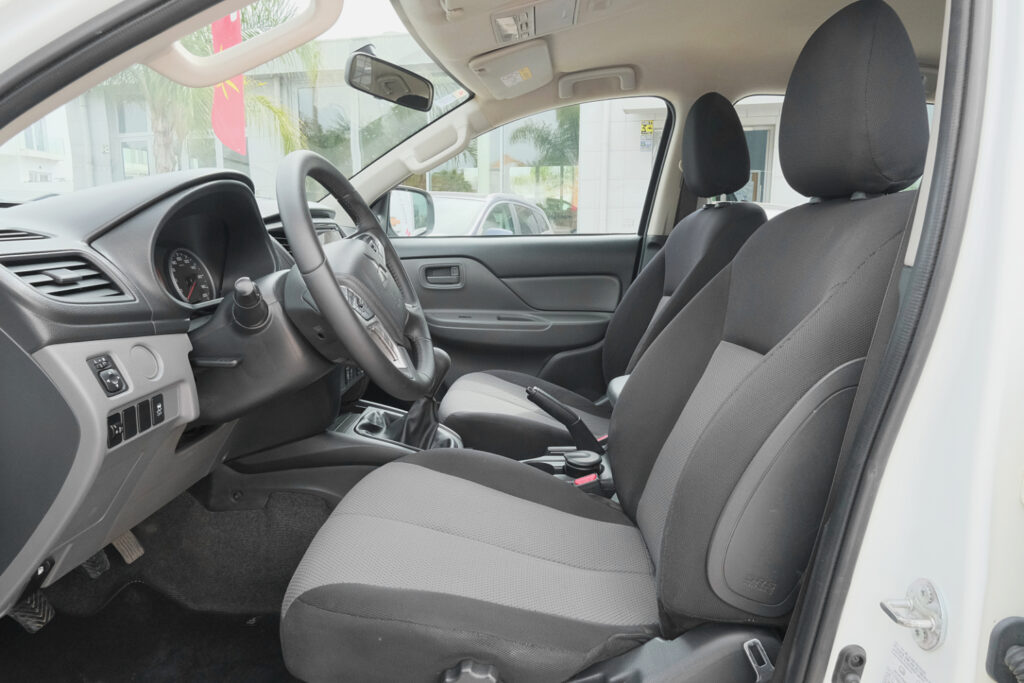 Mitsubishi L200 4WD 2.4 DI-D CD Invite 5 Lugares