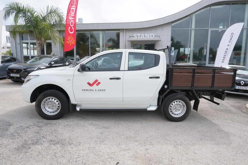 Mitsubishi L200 4WD 2.4 DI-D CD Invite 5 Lugares