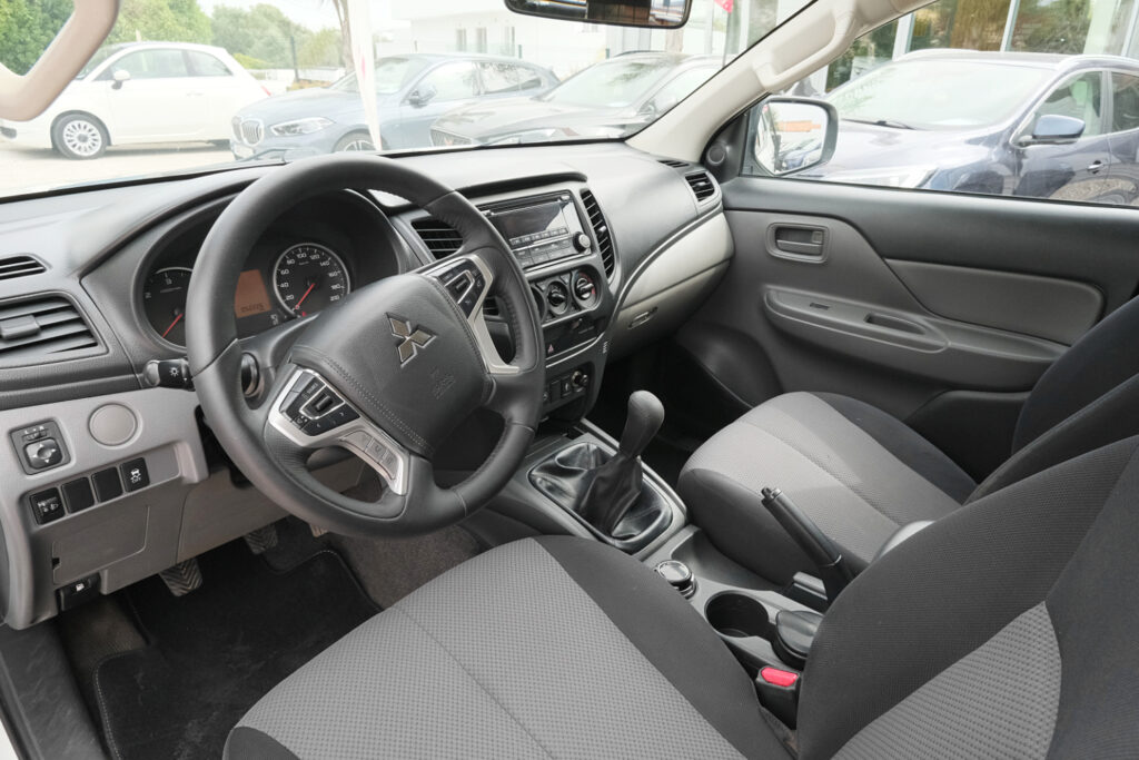 Mitsubishi L200 4WD 2.4 DI-D CD Invite 5 Lugares