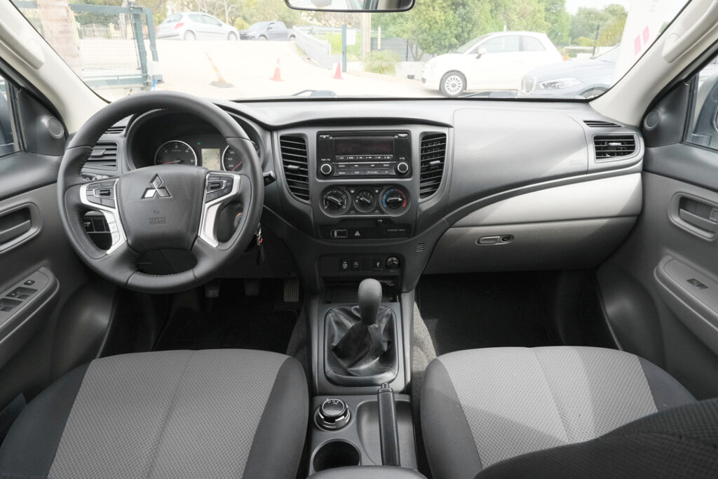 Mitsubishi L200 4WD 2.4 DI-D CD Invite 5 Lugares