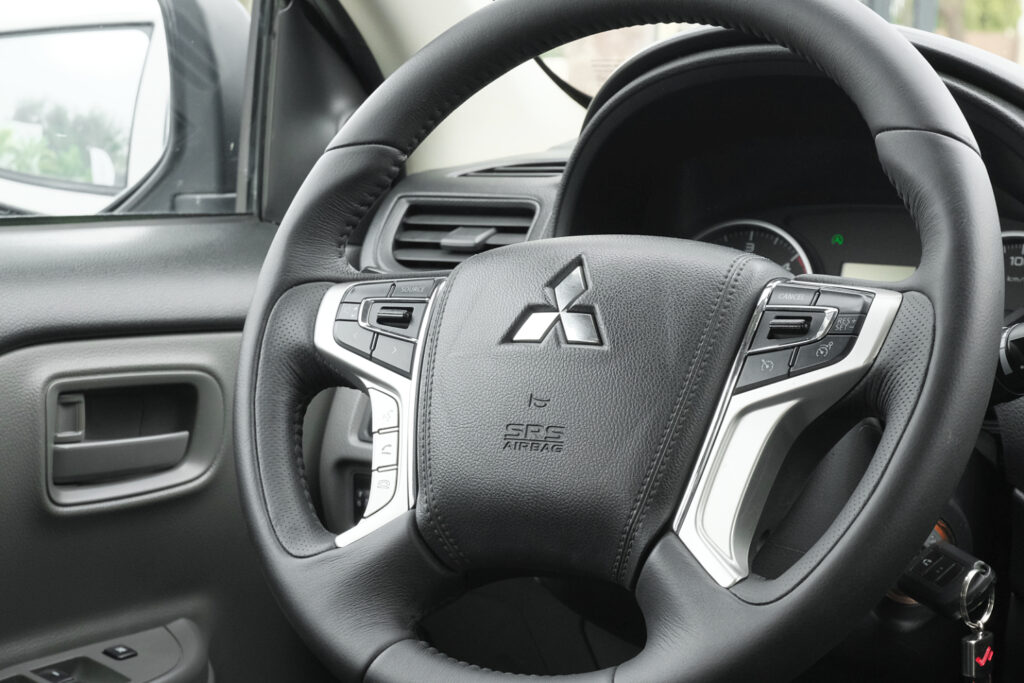 Mitsubishi L200 4WD 2.4 DI-D CD Invite 5 Lugares