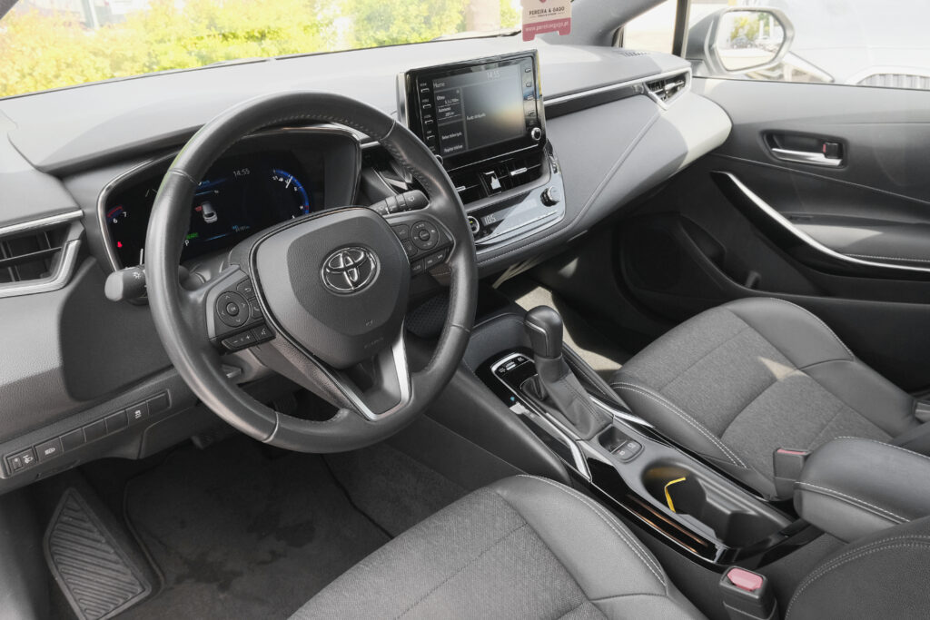 Toyota Corolla Touring Sports 1.8 Hibrid Comfort + P.Sport