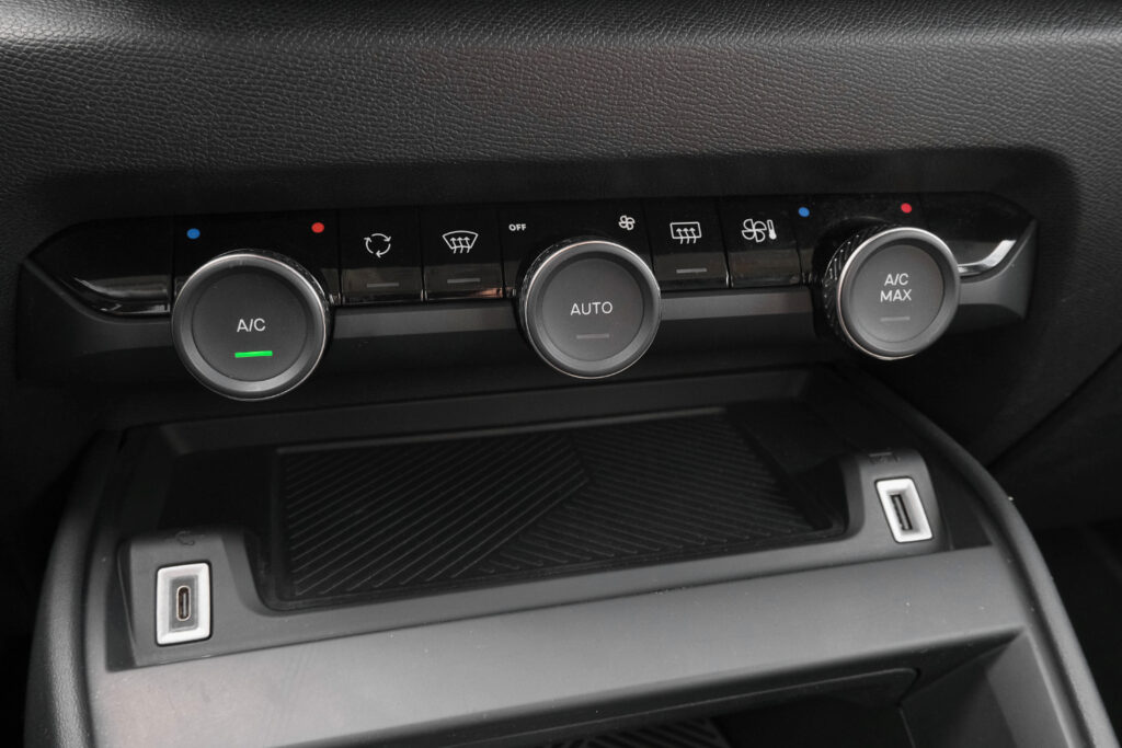 Citroen C4 1.2 PureTech S&S EAT8 Peel Pack