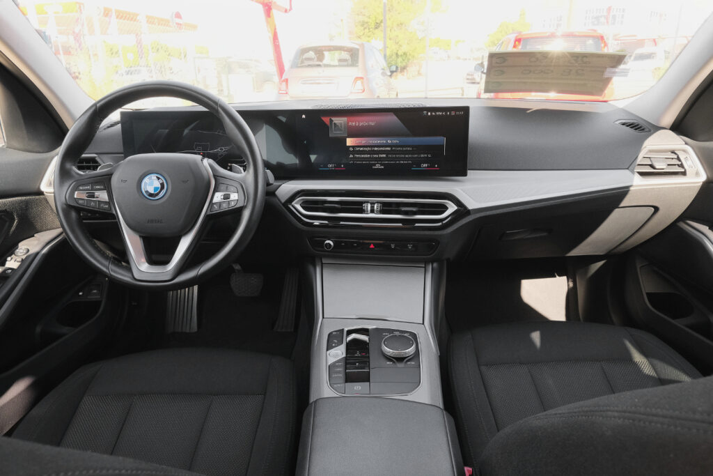 BMW 320e Touring Auto