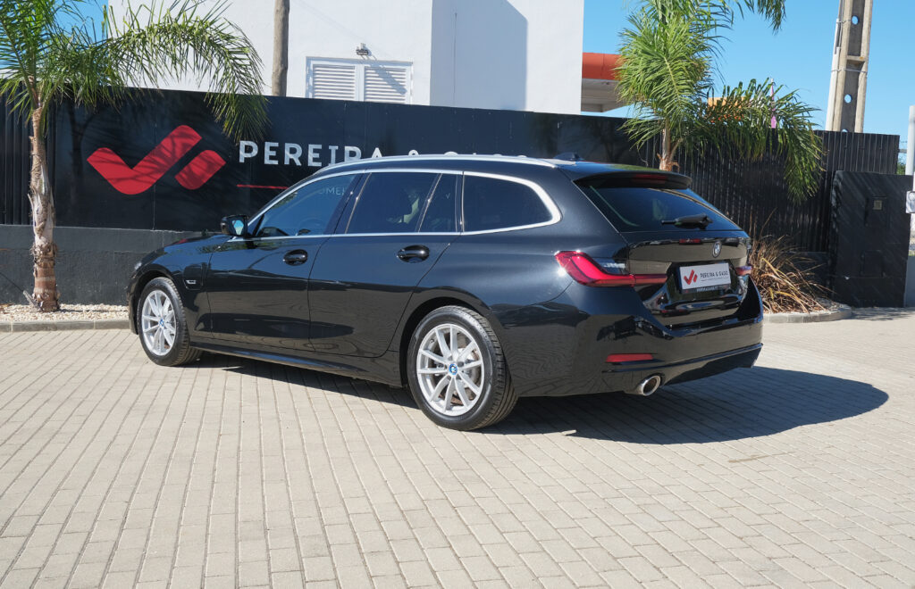 BMW 320e Touring Auto