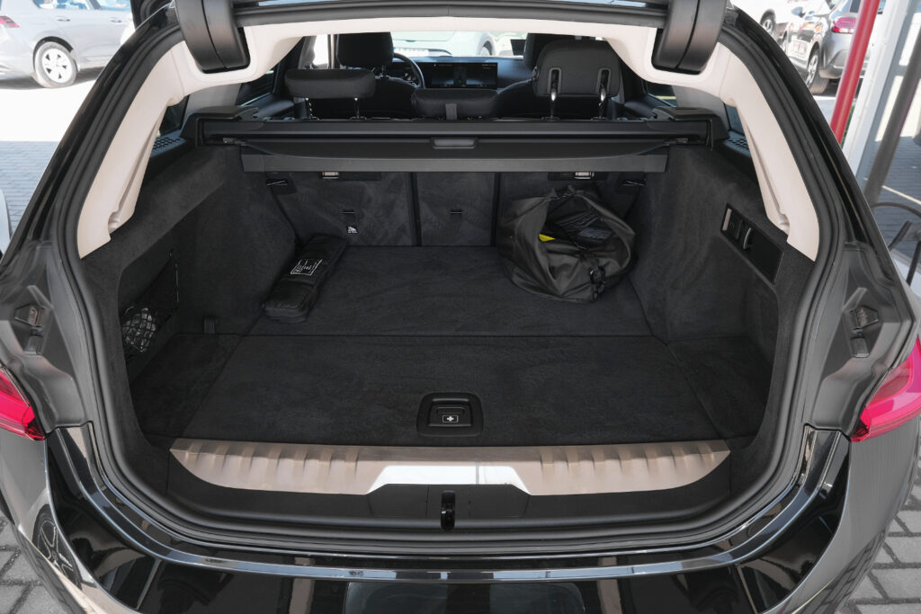 BMW 320e Touring Auto