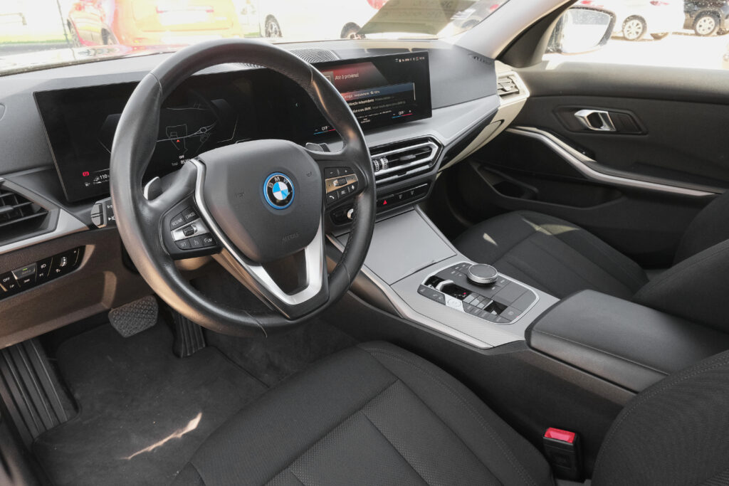 BMW 320e Touring Auto