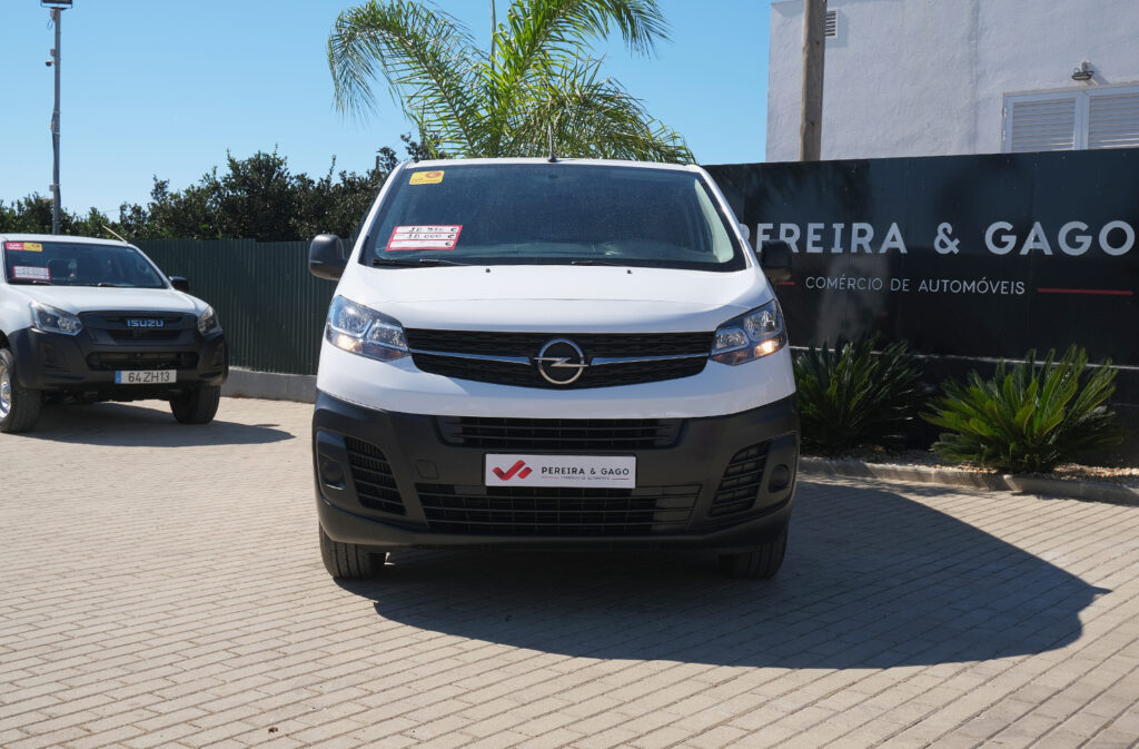 Opel Vivaro 1.5 dCi L2H1 Essentia Van 3Lugares