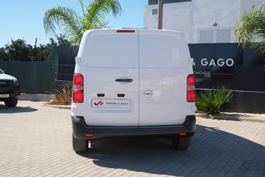 Opel Vivaro 1.5 dCi L2H1 Essentia Van 3Lugares